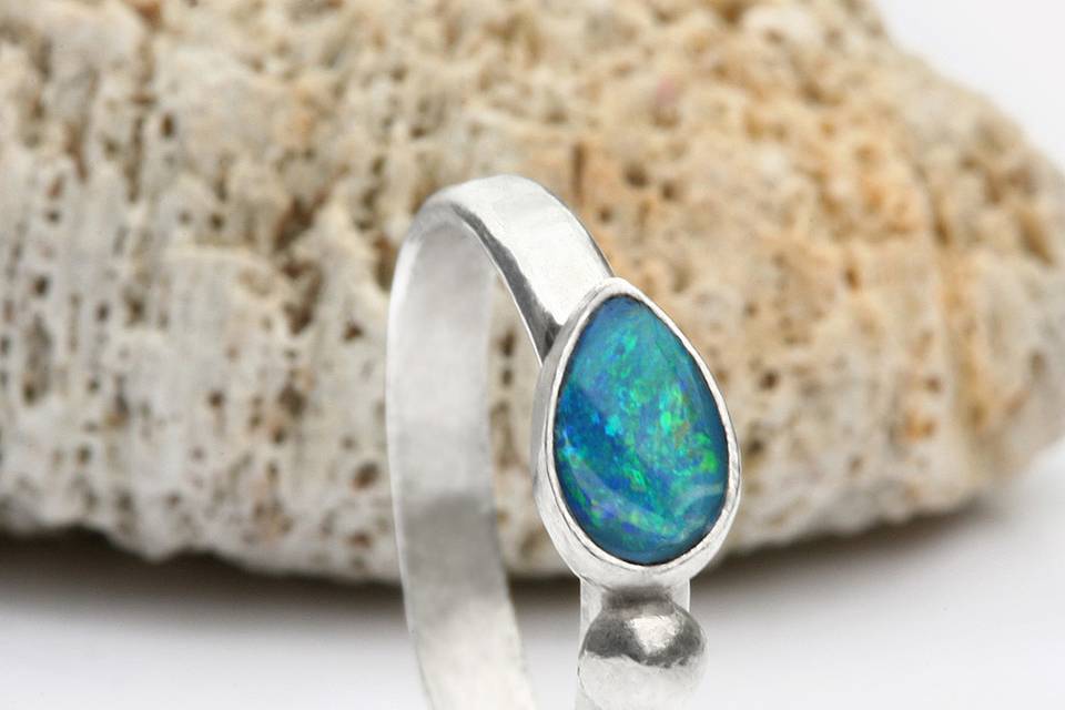 Anillo ópalo azul