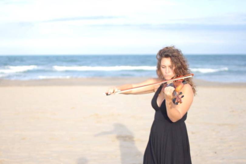 Violín en la playa