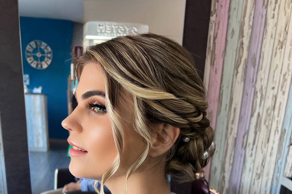 Peinado y maquillaje