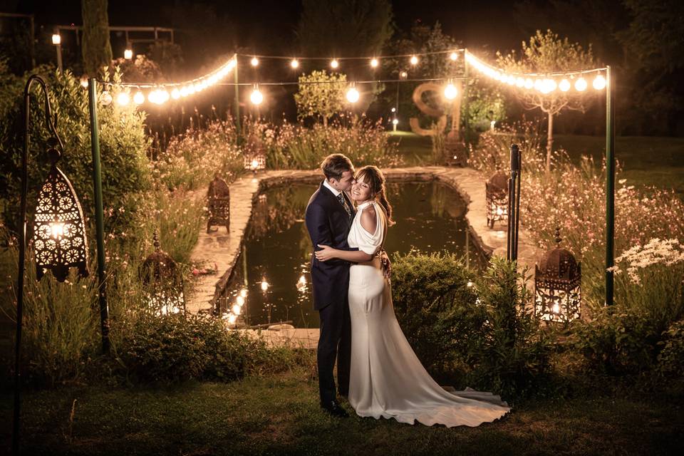 Beso en el Jardín del Estanque