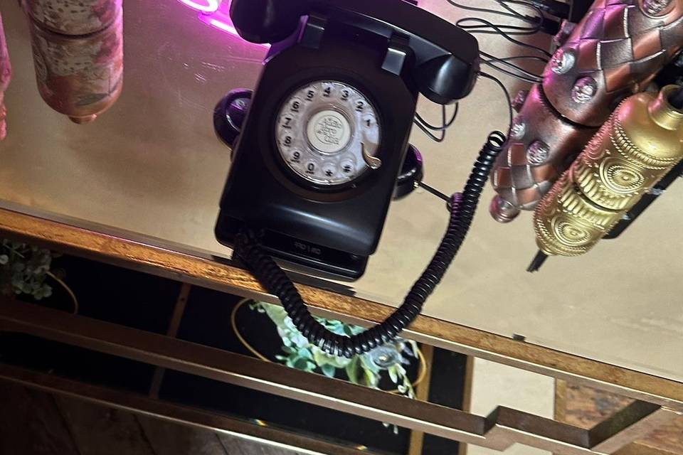 Teléfono + neón