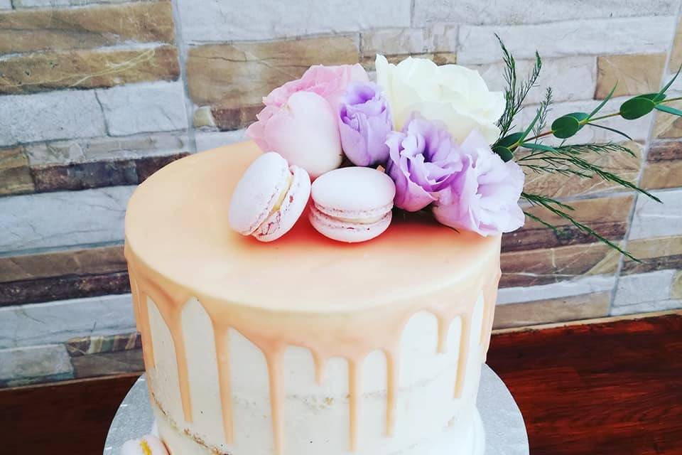 Macarons y tarta