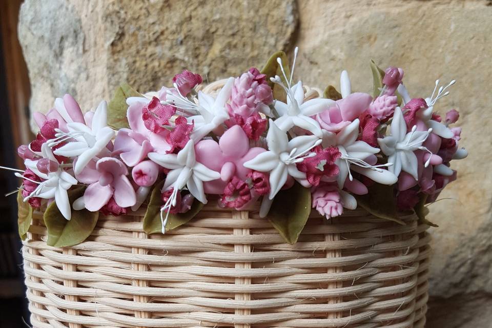 Tocado de flores en porcelana