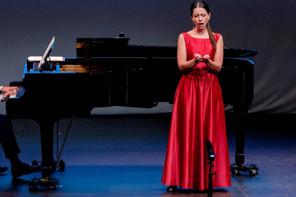 Sonia H. Amador, soprano