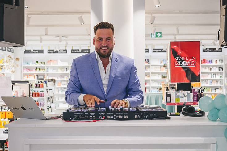 DOUGLAS - New store opening