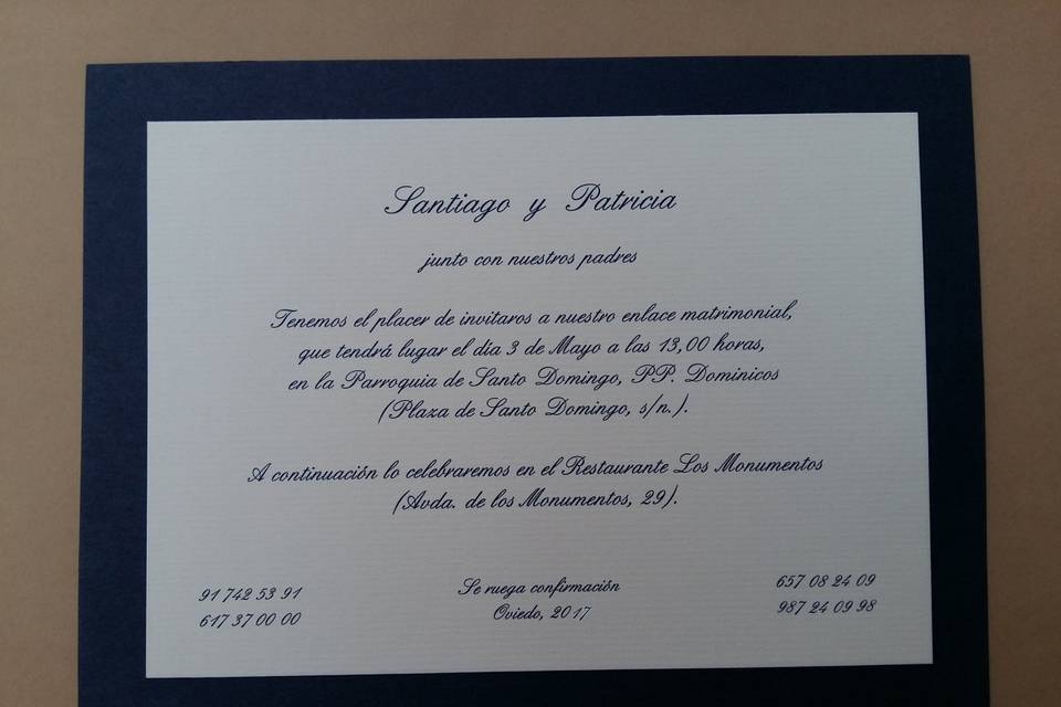 Invitación paspartú azul