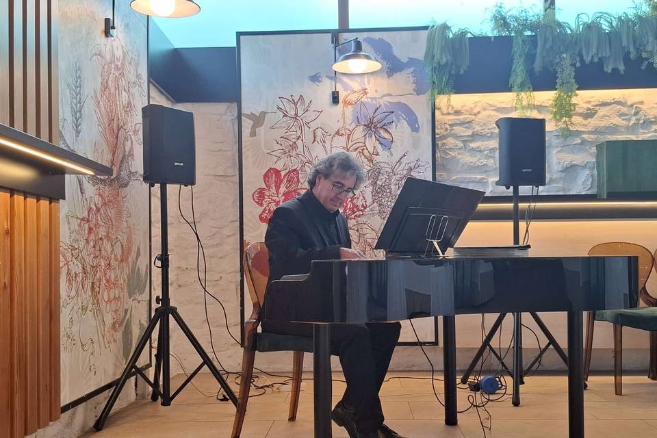 Copa de espera con piano de co