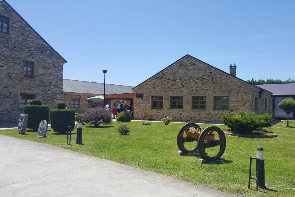 Restaurante y jardín