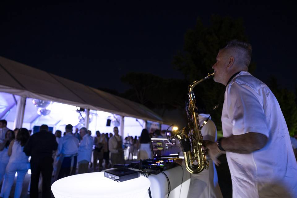 DJ y saxo boda 2