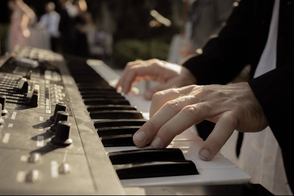 Tulio pizzol en teclado