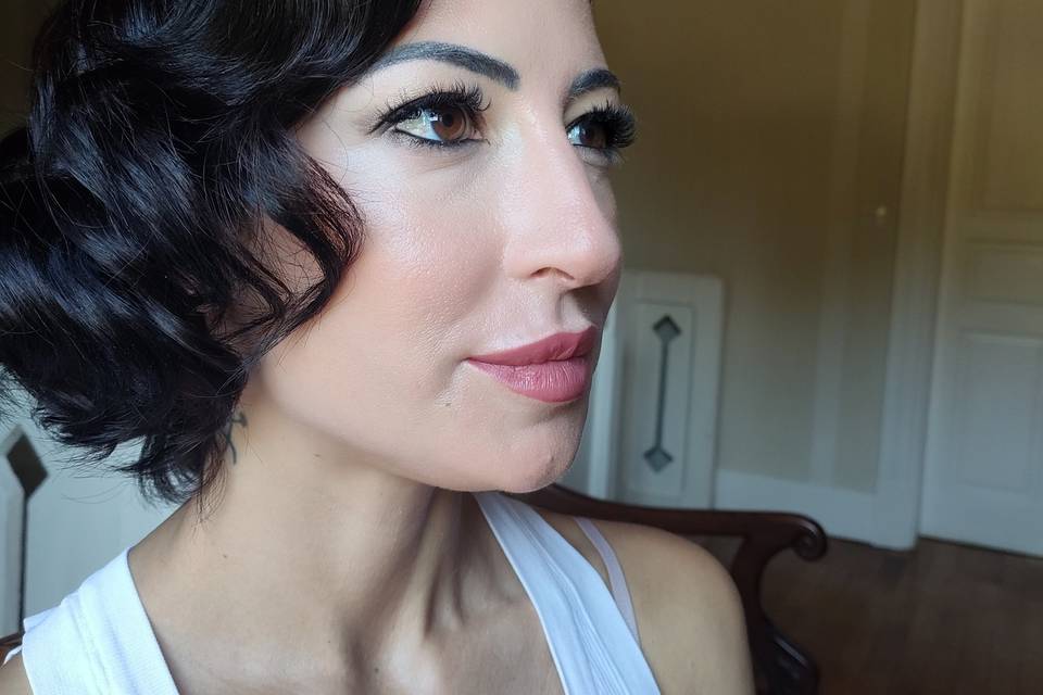 Estrella Amosa Makeup Artist
