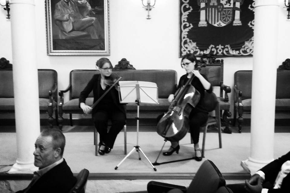 Tocando en bodas civiles
