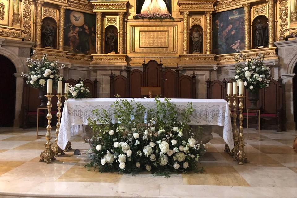 Decoración floral de iglesia