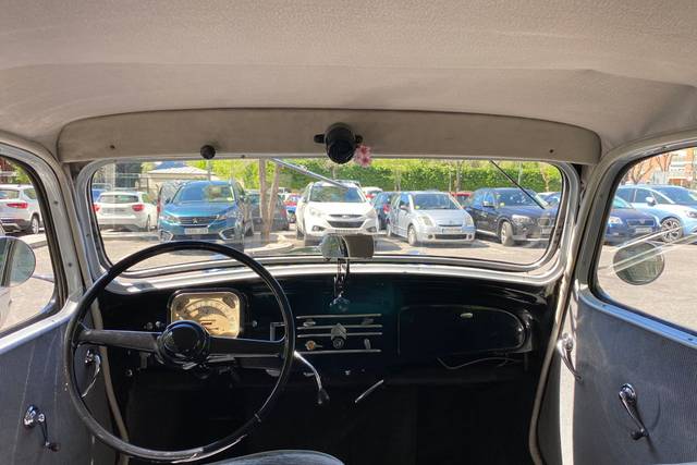 Citroën 11CV B vista interior