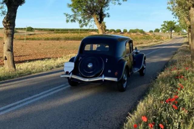 Citroën 11CV B vista trasera