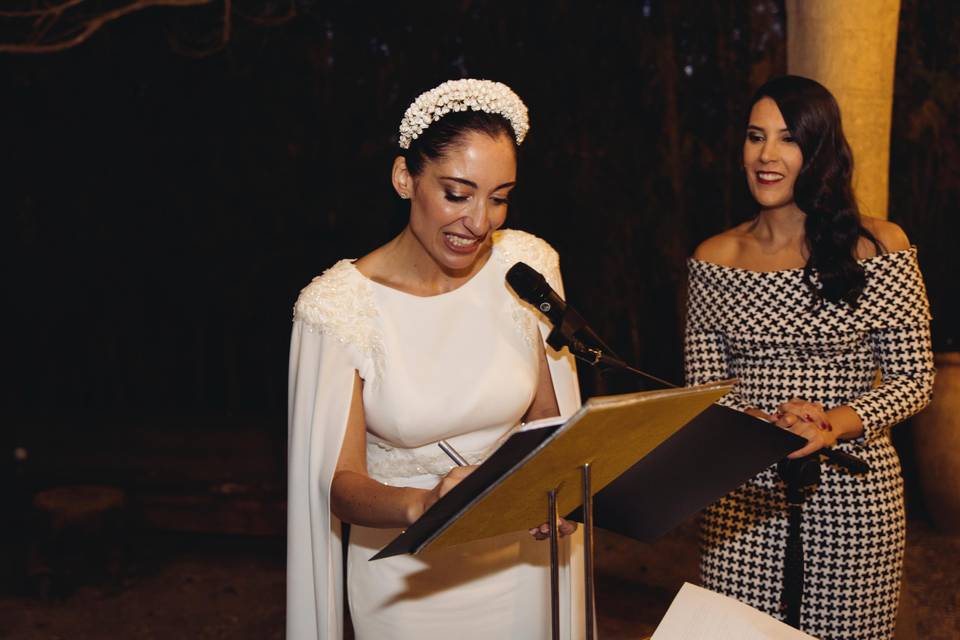 Maestra ceremonias el cortijo