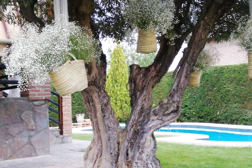 Arbol decorado con cestas
