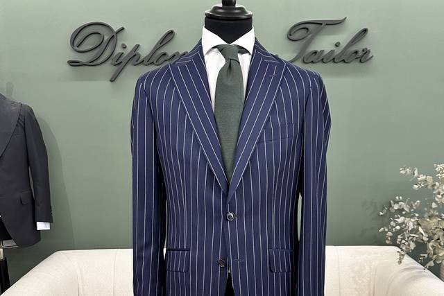 Traje raya diplomatica