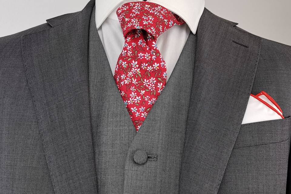 Gris con corbata flores roja