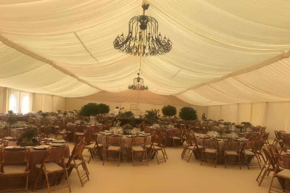 Interior de carpa en Plaza de Toros