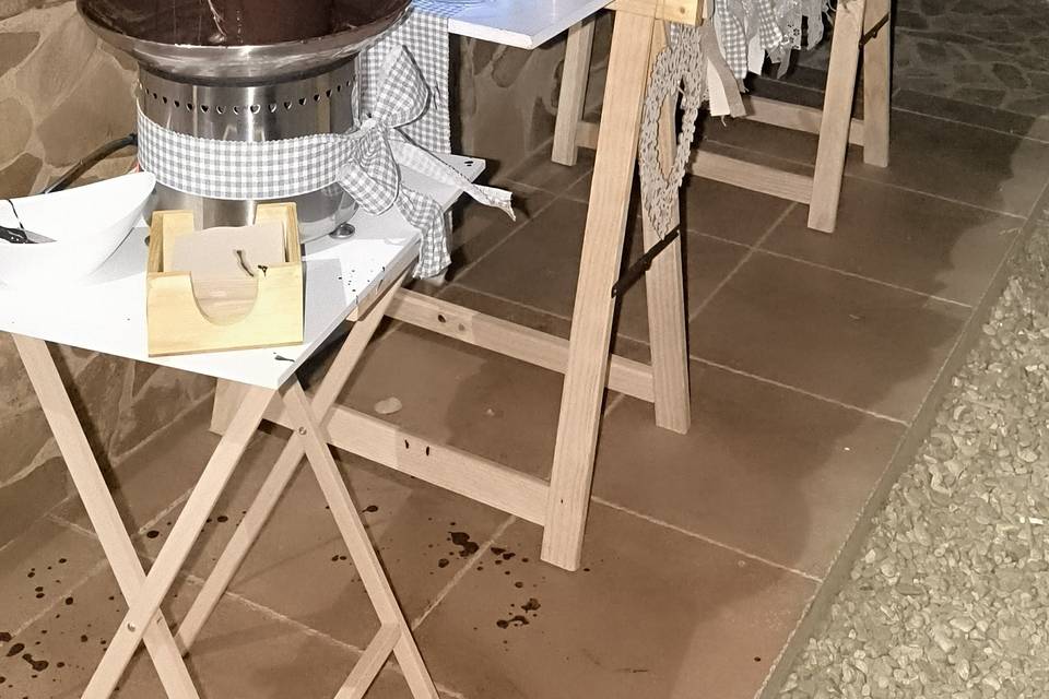 Mesa dulce con fuente de choco