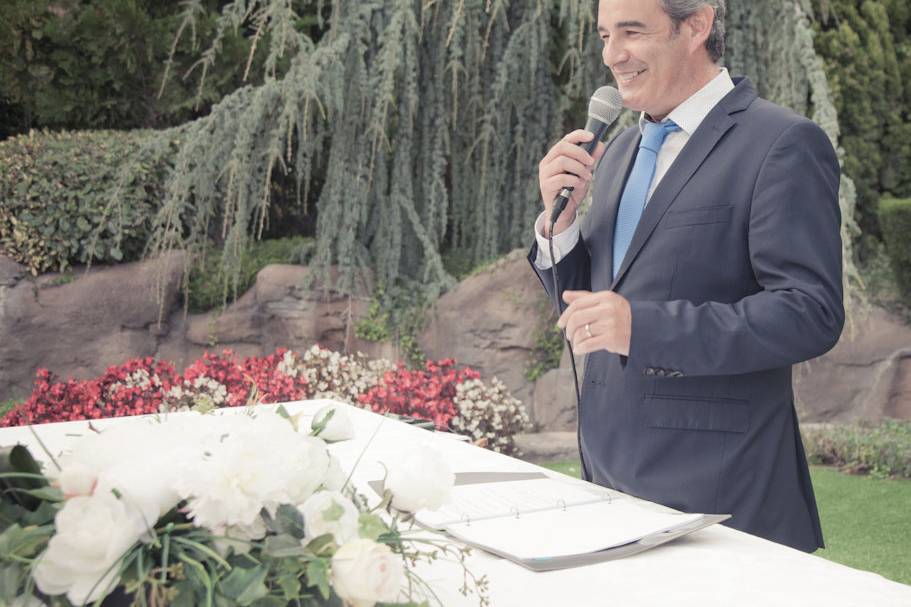 Maestro de Ceremonias y Oficiante de Bodas