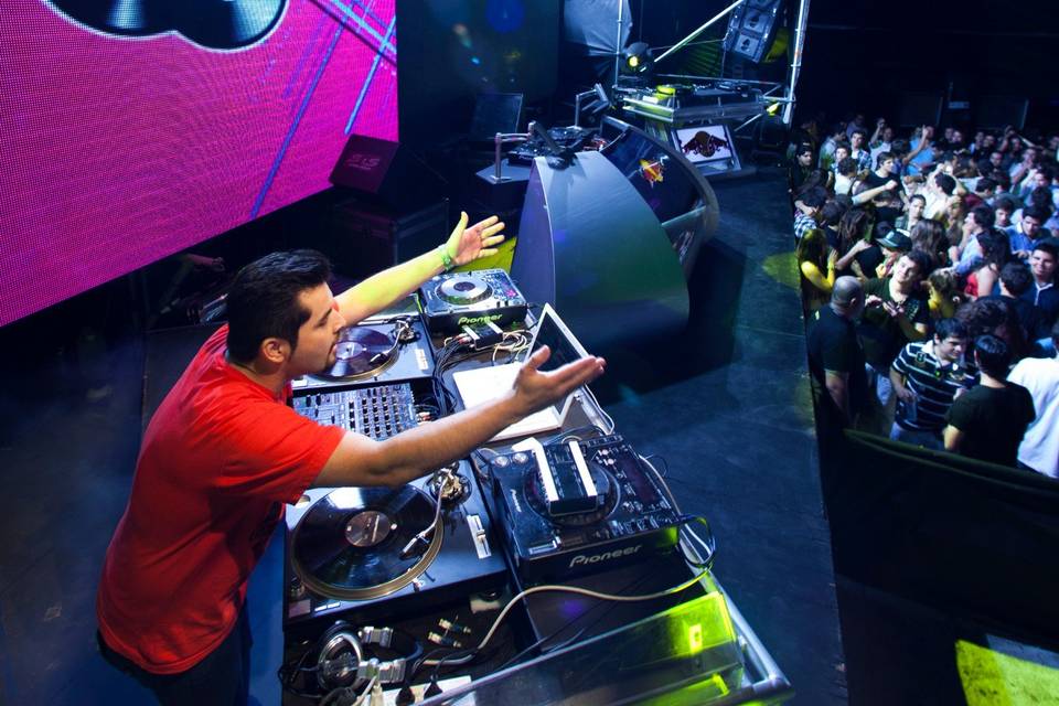 Robert Moreno Dj Service