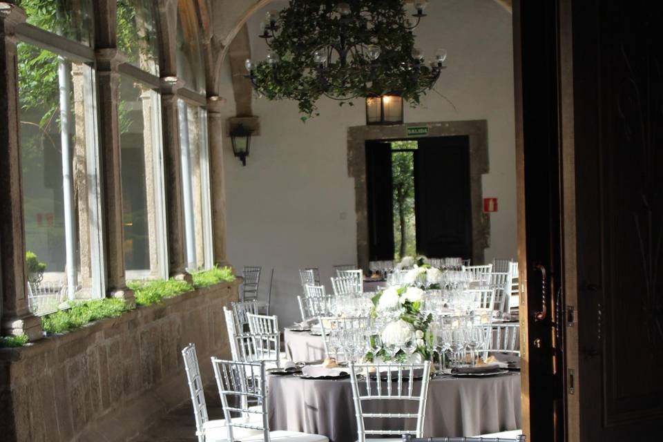 Comida en el claustro