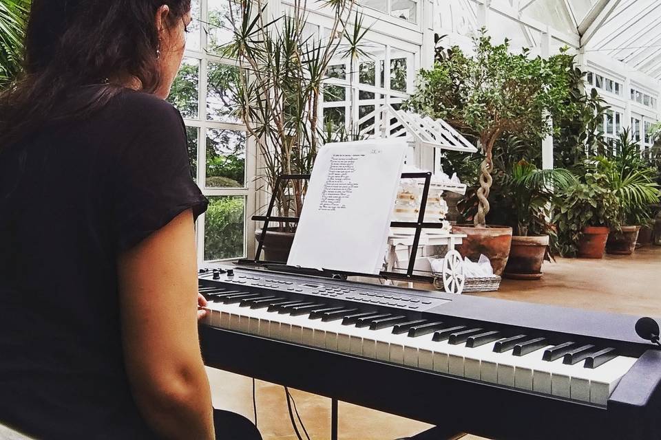 Andrea González - Pianista para bodas