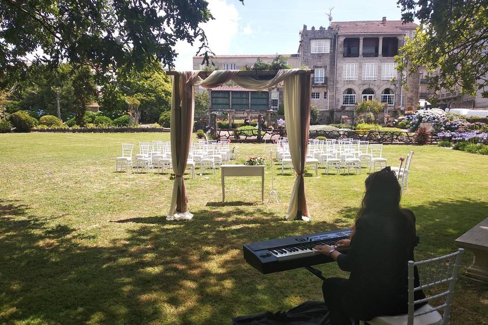 Andrea González - Pianista para bodas