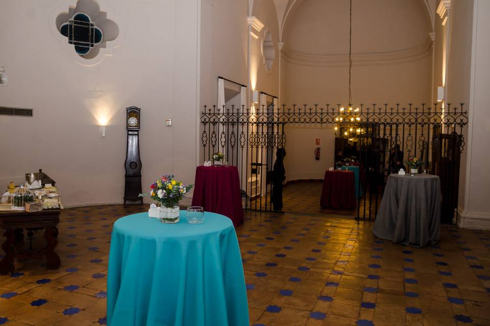 Cóctel de bienvenida salón capilla