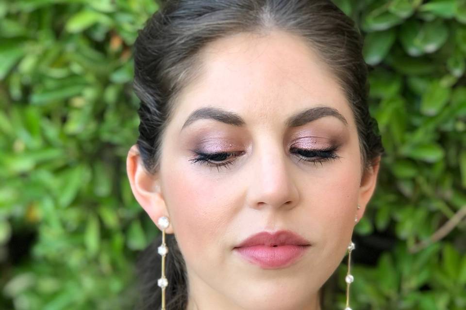 Maquillaje y peinado de invitada