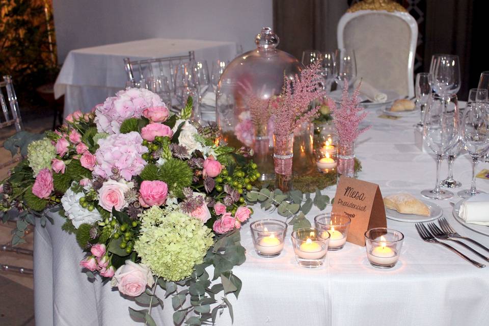 Centro floral para mesa de boda