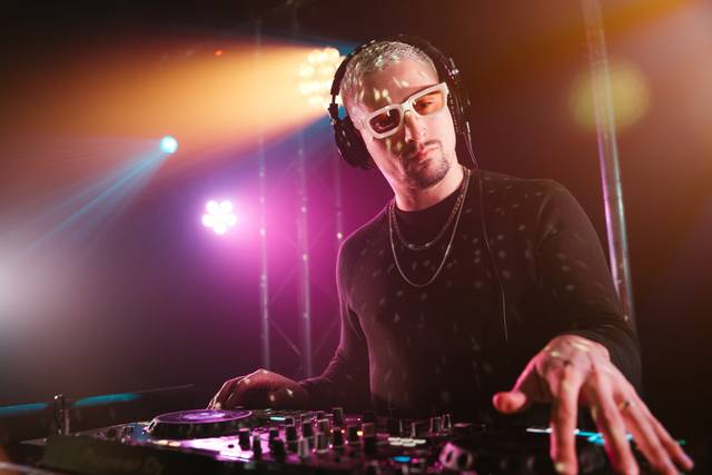 DJ & Live Music