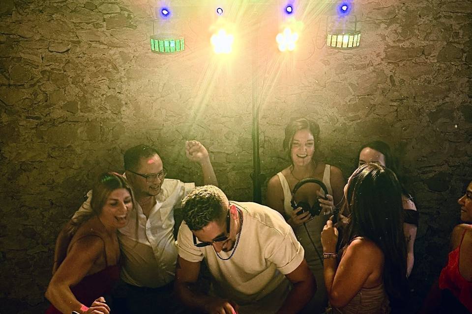 DJ & Live Music