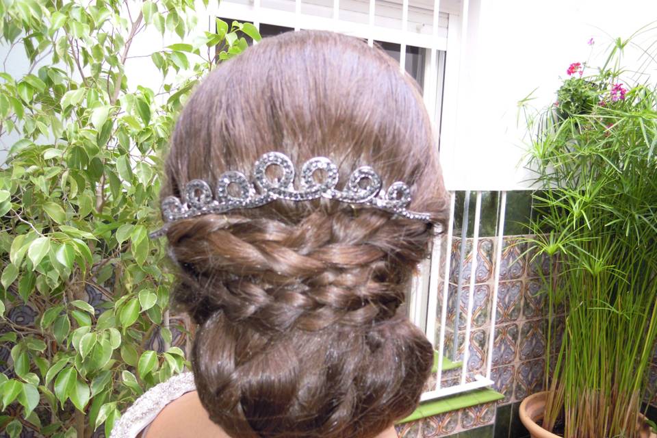 Peinado con tiara