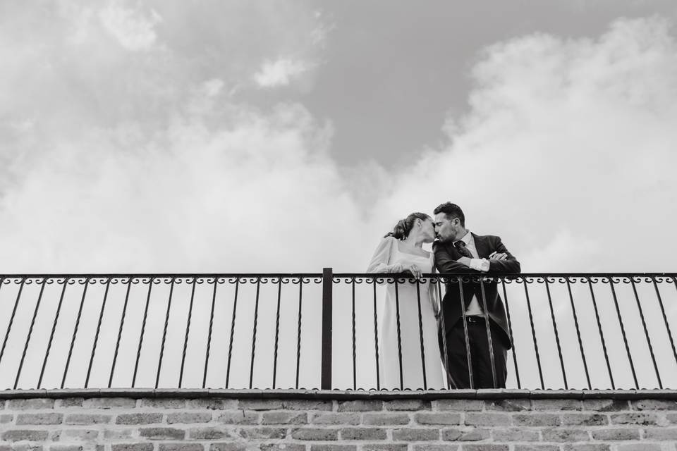 Novios en terraza