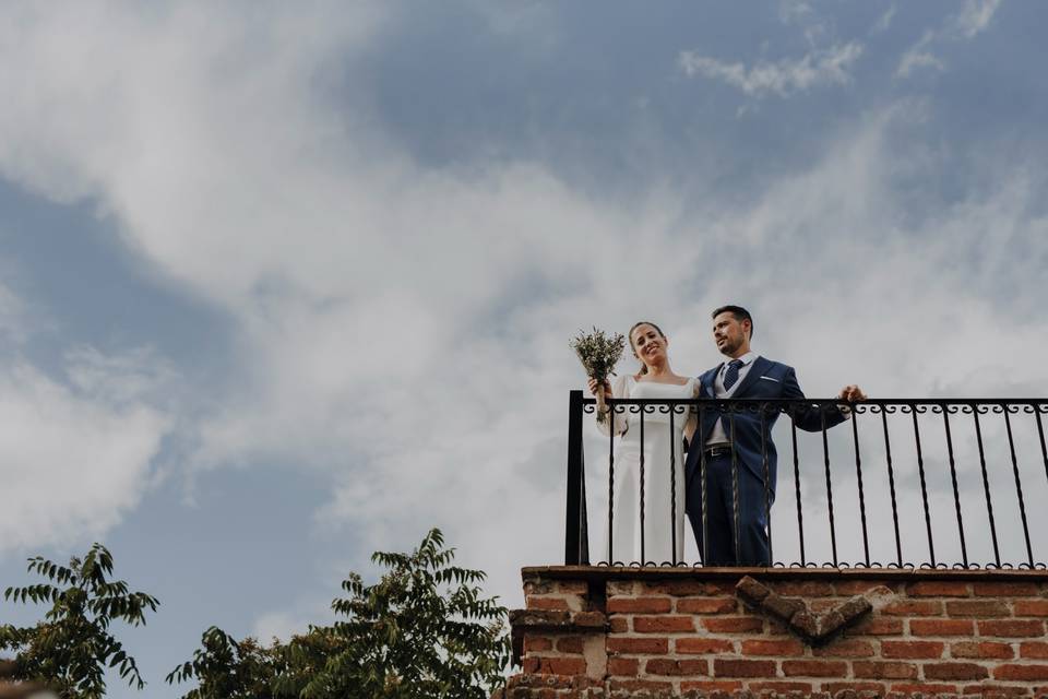 Novios en terraza