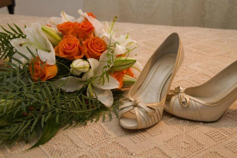 Zapatos y bouquet