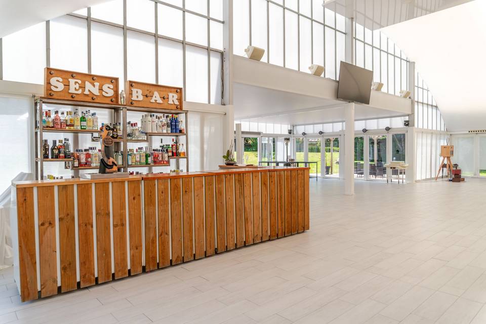 barra_madera_botellas_bodega