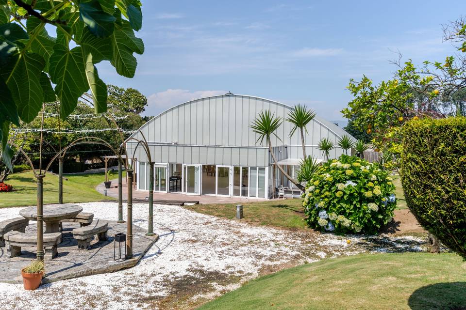carpa_blanca_jardin_boda