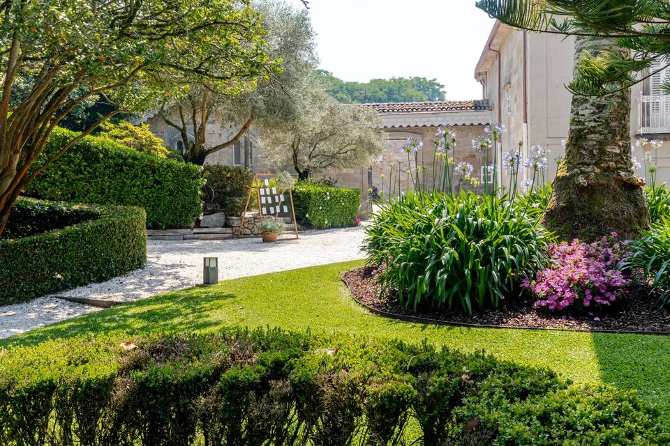 jardin_cesped_ornamental_cartel