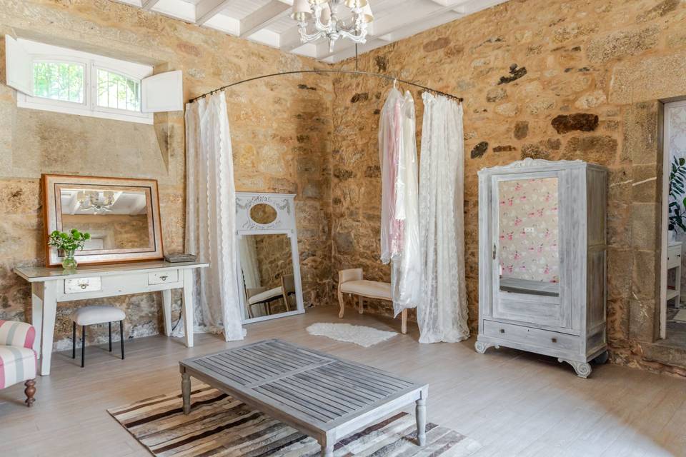 vestidor_rustico_perchero_cortinas_blancas