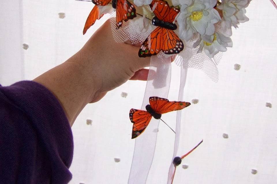 Ramo de mariposas naranjas