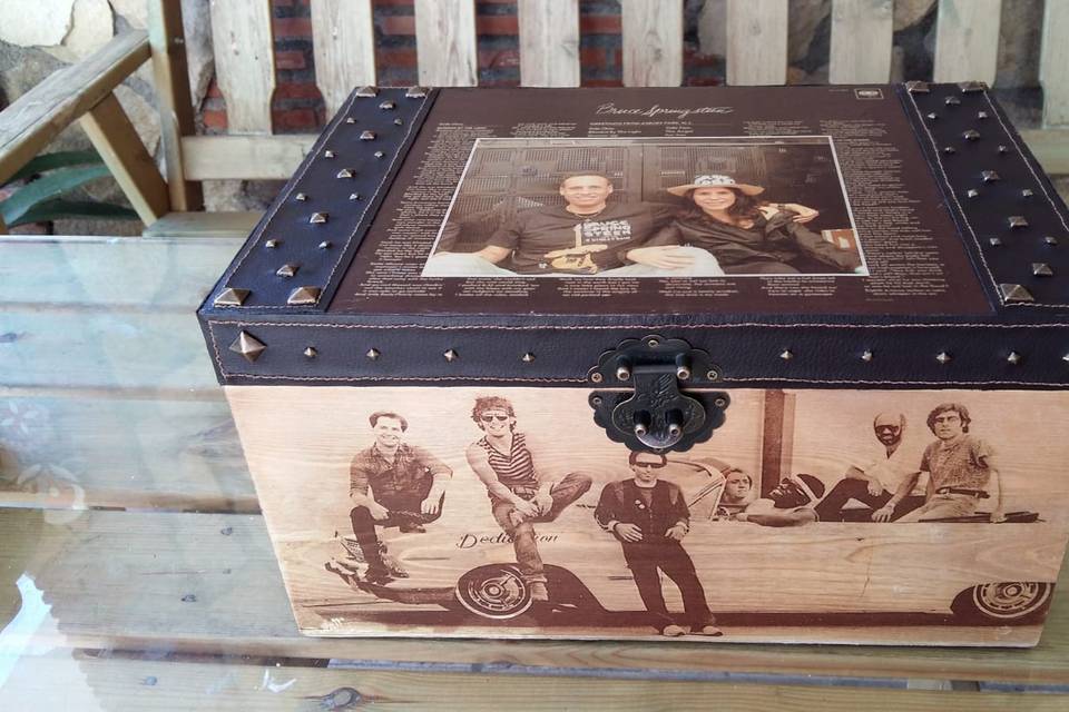 Caja de madera con transferencia