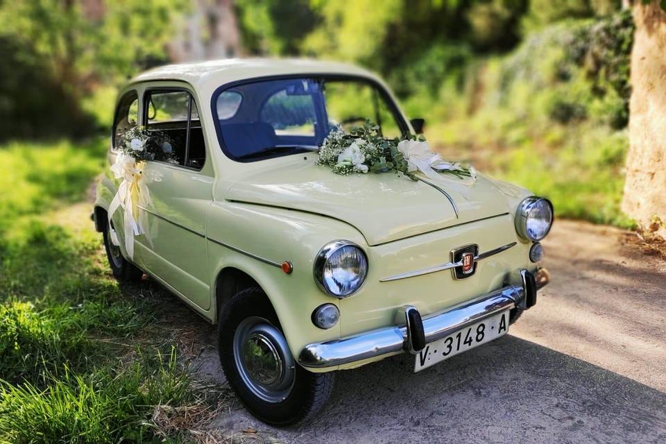 SEAT 600