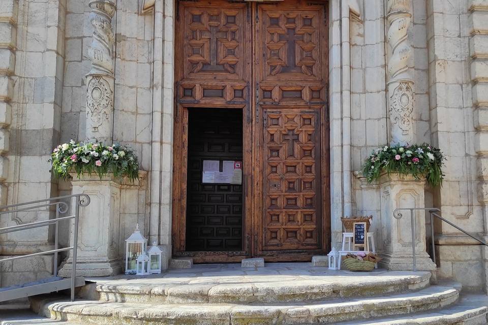 Decoración de entrada a la ceremonia