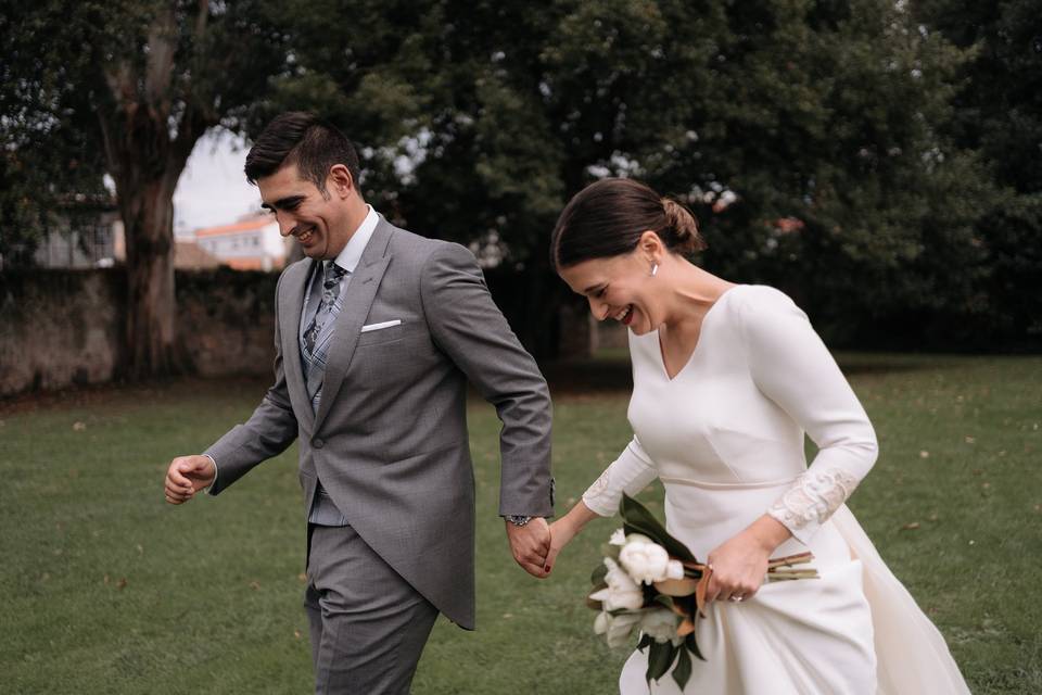 Pareja en Jardín Francés