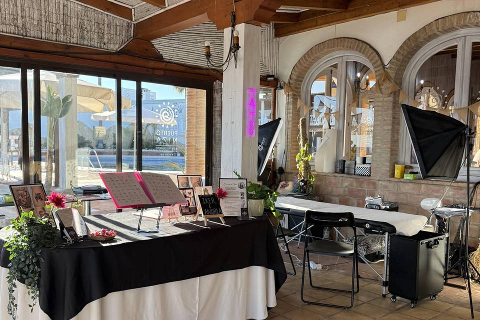 Lugar para tatuar y mesa boda