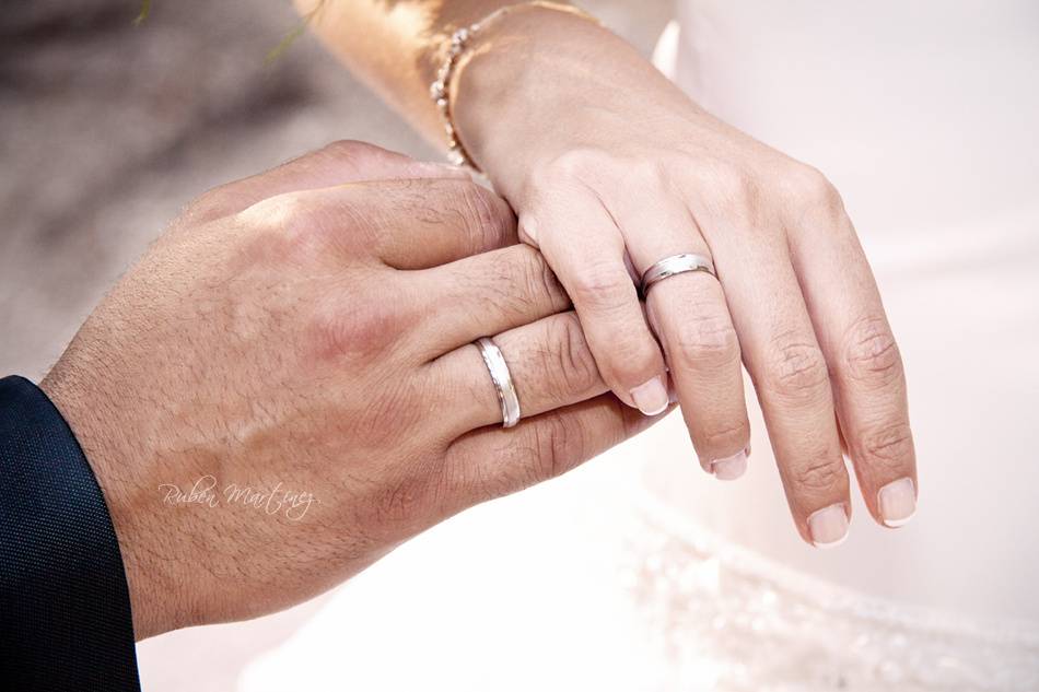 Foto de boda, detalle de los anillos